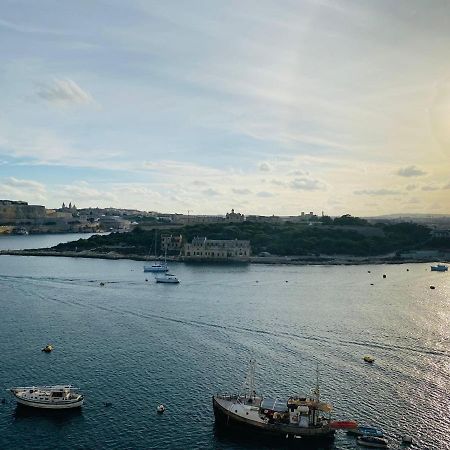 Sliema Seaview Apartment- Valletta Views - Apt 8, 49 Tigne Point Mansions Exterior photo